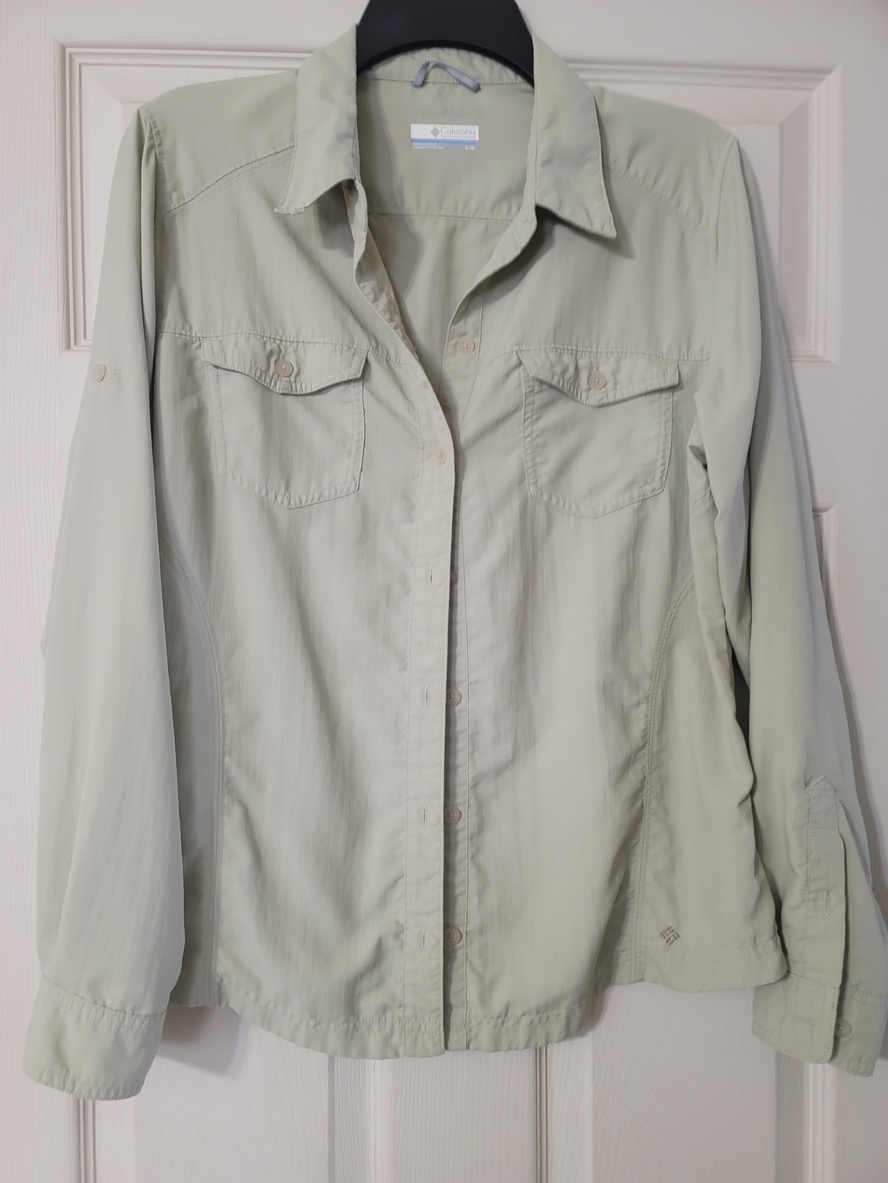 Columbia Women's Button-Front Shirt in Light Khaki Omni-shade Sun Protection